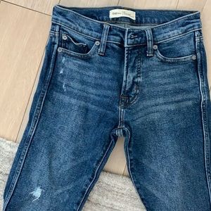 NEW - Super cute high rise, skinny GAP jeans